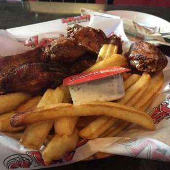 St. Louis Bar & Grill - Chicken Wings Near Me - Mississauga, Ontario St. Louis Bar & Grill - Chicken Wings Near Me - Mississauga, Ontario