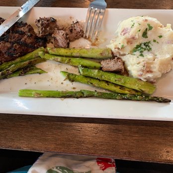 Dave & Buster's Ala Moana - Sirloin Steak with Garlic Mash and Asparagus - Arcades Near Me - Honolulu, Hawaii
