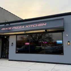 Gia's Pizza Kitchen - Facade with entrance.