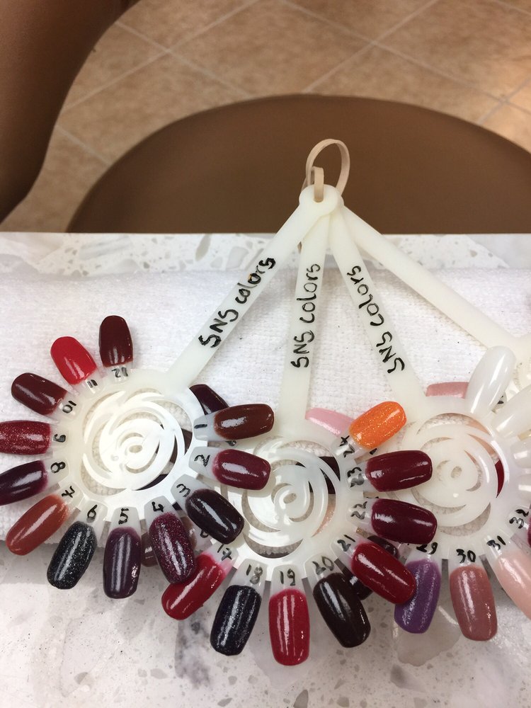 Hampton Nails By Mailinh Logo