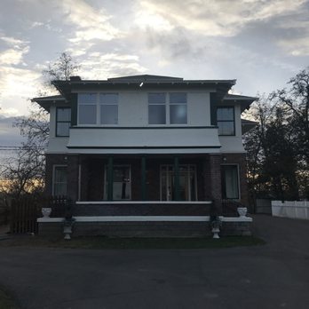 Birchfield Manor Inn and Restaurant - Hotels Near Me - Yakima, Washington