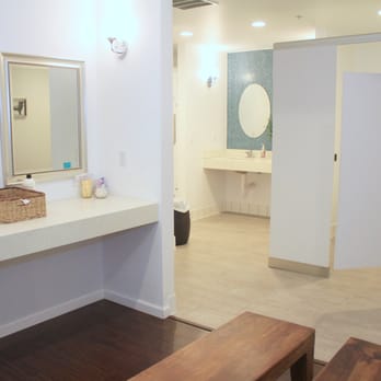 The Bar Method - Women's Locker Room - Barre Classes Near Me - Studio City, California The Bar Method - Women's Locker Room - Barre Classes Near Me - Studio City, California