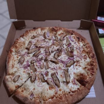 Left Coast Pizza - Chicken, onion, and creamy garlic sauce pizza - Pizza Near Me - Dayton, Nevada