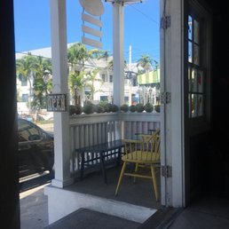 Cute outdoor seating area too