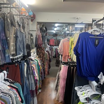 Abe's Corner Boutique - Women's Clothing Near Me - Nashville, Indiana Abe's Corner Boutique - Women's Clothing Near Me - Nashville, Indiana