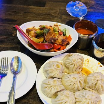 Om Wok - 8 Piece Steamed Momo. - Himalayan/Nepalese Near Me - Jackson Heights, New York