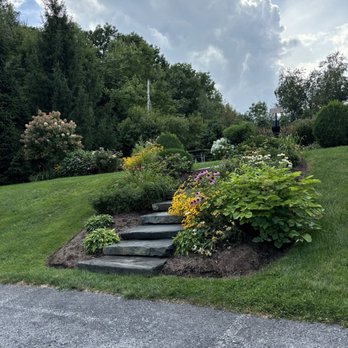 Zoey's Double Hex - Garden behind Zoey's - American Near Me - Manchester, Vermont