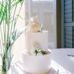 Lost Roads Baking Company - Wedding cake - photo courtesy of Lindsey Kristian Photography