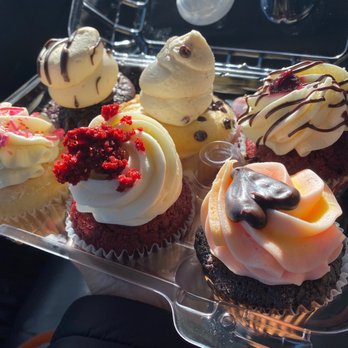 Lala Custom Cake - Beautiful - Cupcakes Near Me - Lakewood, Ohio
