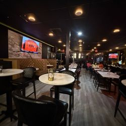 OneSixty Kitchen and Cocktails - Inside