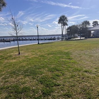 River Front Park - Bathrooms/Marina building - Parks Near Me - Palatka, Florida