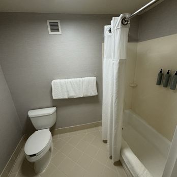 Courtyard San Diego Central - Toilet and Shower - Hotels Near Me - San Diego, California