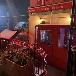 Le Tout Va Bien - French Restaurant - Outside