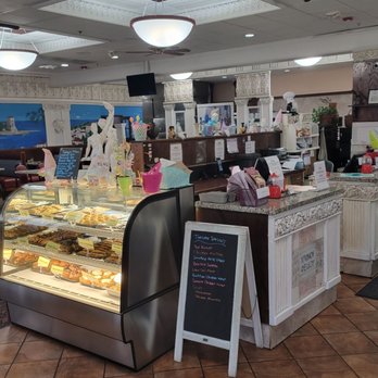 Pallas Restaurant - Inside - Fast Food Near Me - West Allis, Wisconsin Pallas Restaurant - Inside - Fast Food Near Me - West Allis, Wisconsin