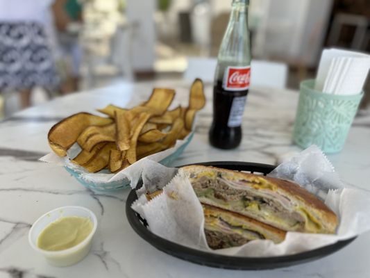 Bilia Eatery by null