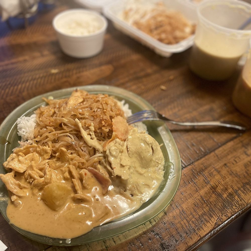 Chili Thai - Silverdale - Pad Thai Noodles, yellow curry with chicken and red chicken curry with rice! - Thai Near Me - Silverdale, Washington Chili Thai - Silverdale - Pad Thai Noodles, yellow curry with chicken and red chicken curry with rice! - Thai Near Me - Silverdale, Washington