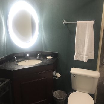 The Whitehall - Bathroom - Hotels Near Me - Houston, Texas The Whitehall - Bathroom - Hotels Near Me - Houston, Texas