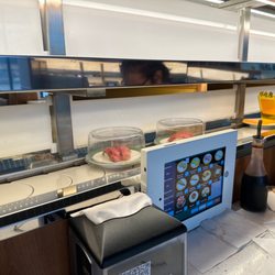 Akarii Revolving Sushi - EXCELLENT SUSHI!!