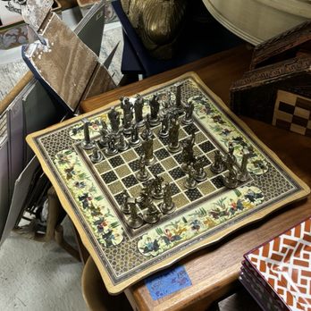 Oddballs Nifty Thrift - Cute chess board - Thrift Stores Near Me - Oakland Park, Florida