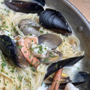 Casanova - Linguine - Italian Near Me - Carmel-by-the-Sea, California Casanova - Linguine - Italian Near Me - Carmel-by-the-Sea, California