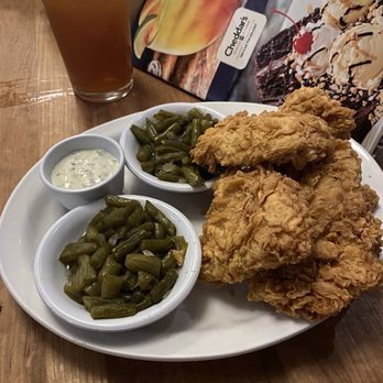 Cheddar's Scratch Kitchen - Cheddars Crispy fish platter - American Near Me - Miami, Florida