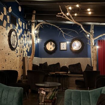 Looking Glass Escape Lounge