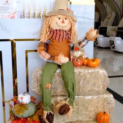 Noire Nail Bar - Fall decor