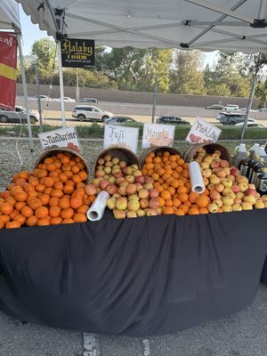 Sherman Oaks Farmers Market by null