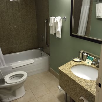 Quality Inn Halifax Airport - Small counter... Shower had NO water, only cold from the sink. - Hotels Near Me - Goffs, Nova Scotia