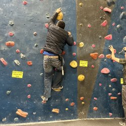 The Refuge Climbing and Fitness - Pictures of the Blind Center's Blind people rock climbing