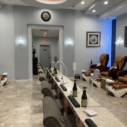 Luxury Nails & Spa