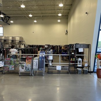 Goodwill Superstore - Too large walking area leads to slow service - Thrift Stores Near Me - Riverview, Florida