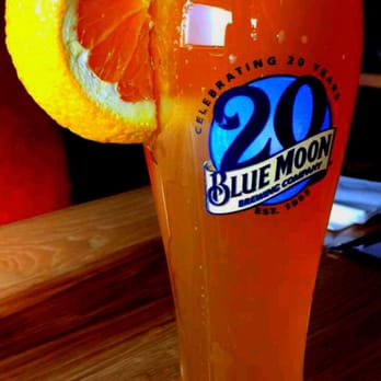 Halftime Pizza - Can't say no to a beer this beautiful! - Pizza Near Me - San Antonio, Texas
