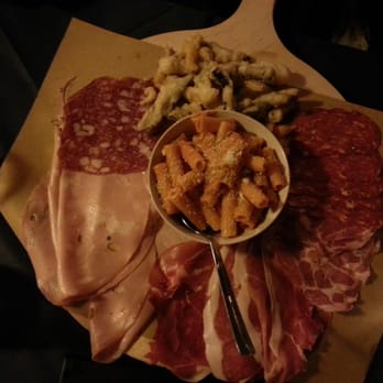 Casale 22 - Tagliere aperitivo - Italian Near Me - Roma, AG