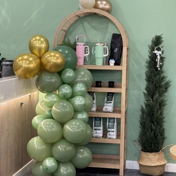 Joyu Tea & Coffee - Balloon decor - Bubble Tea Near Me - Chesapeake, Virginia