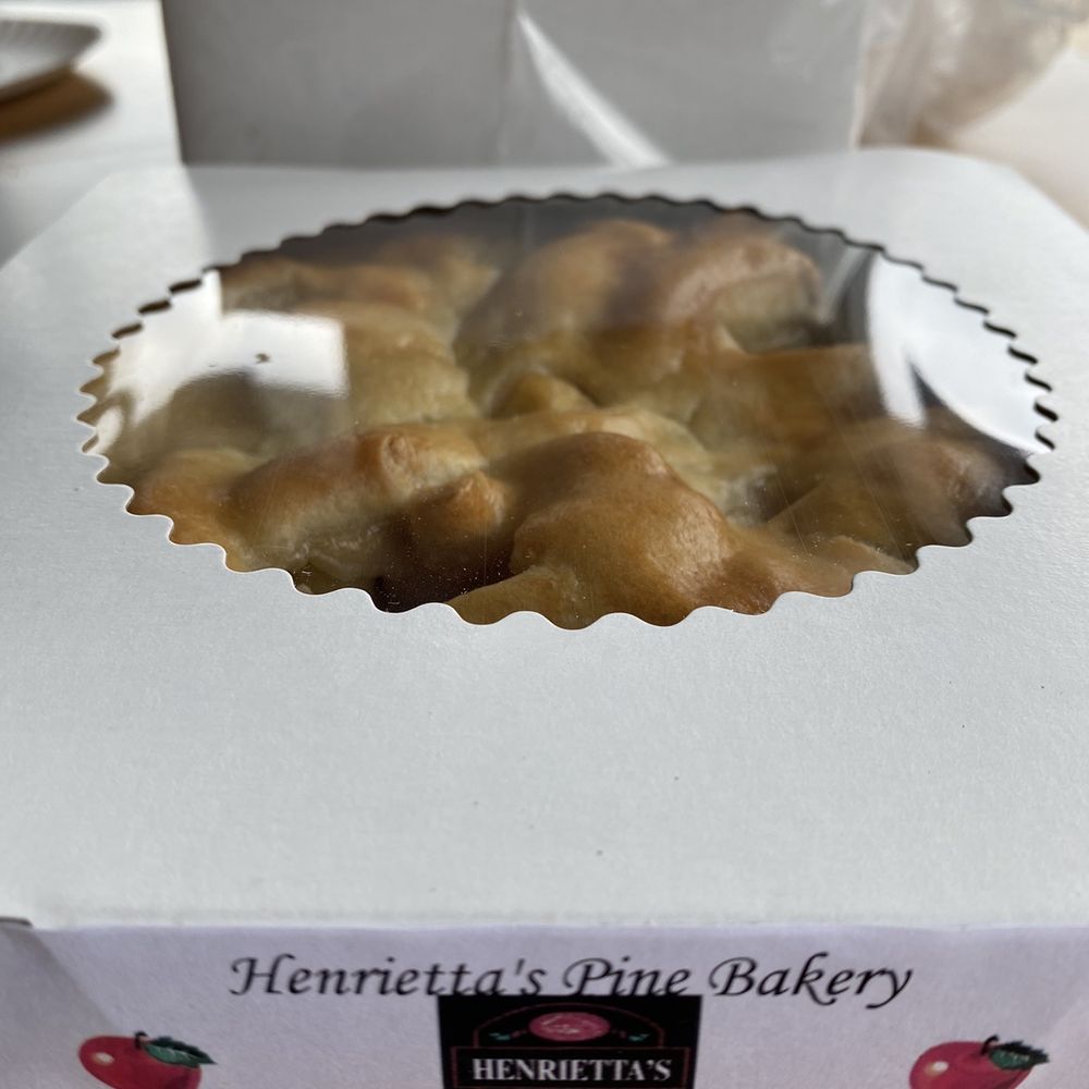 Henrietta's Pine Bakery - Apple pie - Bakeries Near Me - Huntsville, Ontario