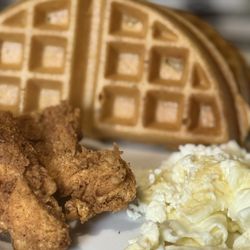 Huckleberry's - Pismo Beach - Chicken and waffles