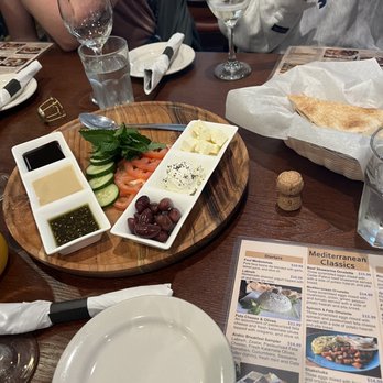 Cedar Palace - Pita Mezza plate - Lebanese Near Me - Chicago, Illinois
