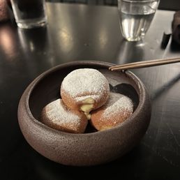 donut/beignet dessert donut/beignet dessert
