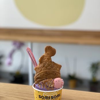 Somisomi - Ube and Strawberry Swirl with taro filling and coconut flakes - Ice Cream & Frozen Yogurt Near Me - Elk Grove, California Somisomi - Ube and Strawberry Swirl with taro filling and coconut flakes - Ice Cream & Frozen Yogurt Near Me - Elk Grove, California