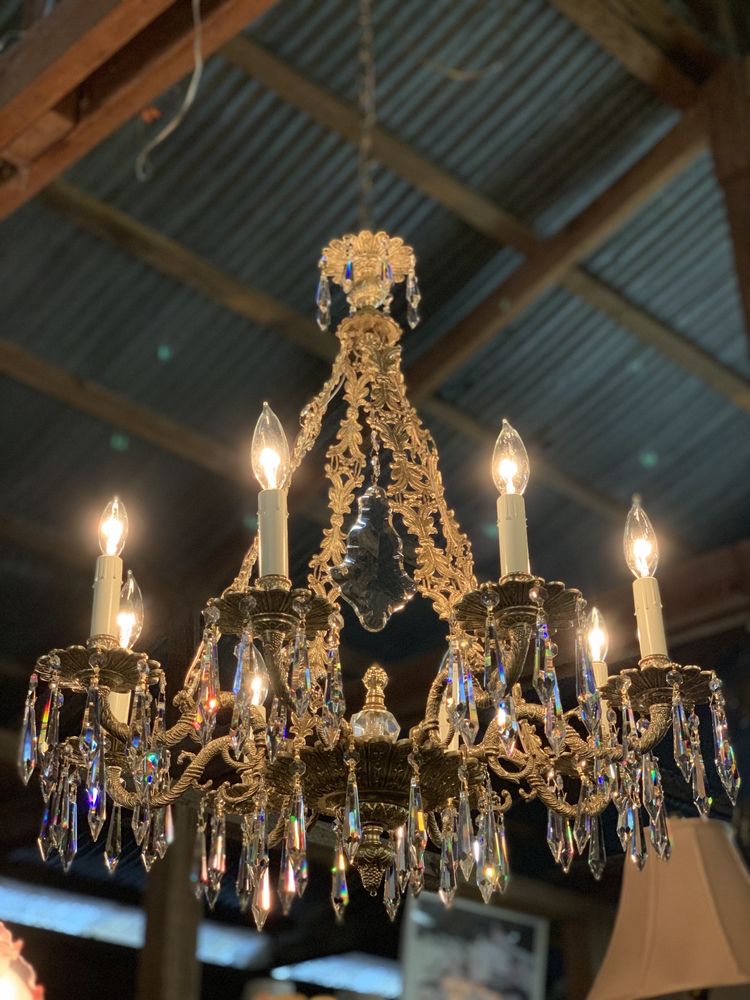 ACCENTS AND ANTIQUES Updated April 2024 30 Photos 17990 NW 77th