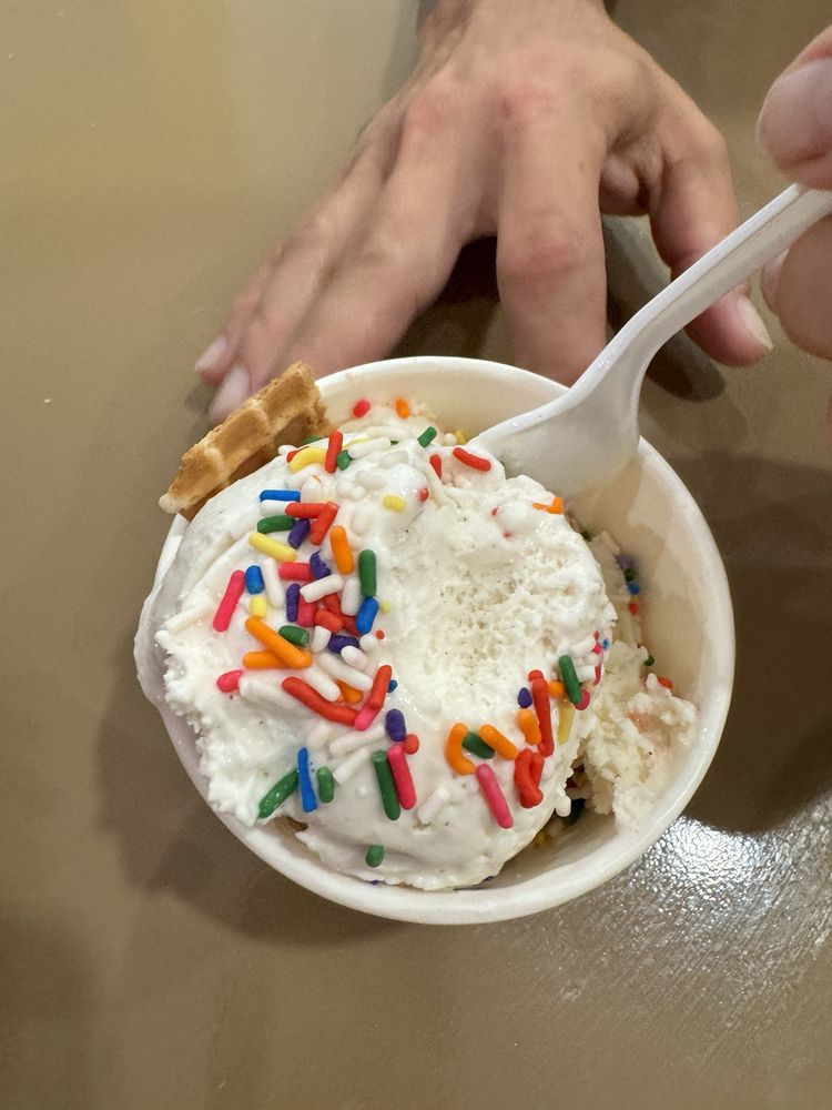 Michell’s Tropical Ice Cream Logo