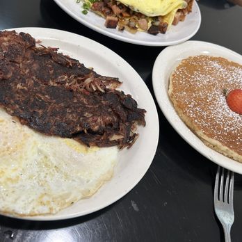 Sweet E's Cafe - Everyday Breakfast: 2 eggs, corn beef hash, pancake - Cafes Near Me - Honolulu, Hawaii Sweet E's Cafe - Everyday Breakfast: 2 eggs, corn beef hash, pancake - Cafes Near Me - Honolulu, Hawaii
