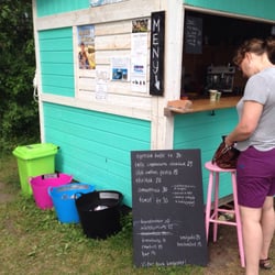 Surfbukten - Mysigt café, med lagom prissättning. Tar ej kort!