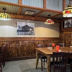 The Wagon Wheel Bar & Grill - Dining room