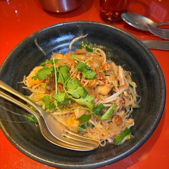 Crying Tiger - Garlic Noodles - Thai Near Me - Chicago, Illinois