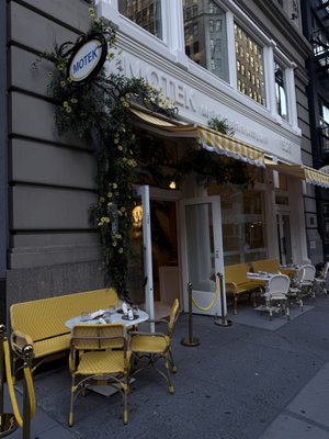 Motek Flatiron by null