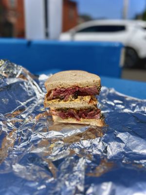 Linny's Luncheonette by null