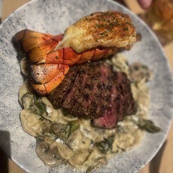 Earls Kitchen + Bar - Surf & Turf - Cocktail Bars Near Me - Plano, Texas