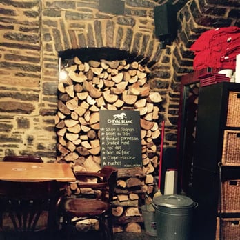 Oncle Antoine - Rustic cave decor - Pubs Near Me - Quebec City, Quebec Oncle Antoine - Rustic cave decor - Pubs Near Me - Quebec City, Quebec